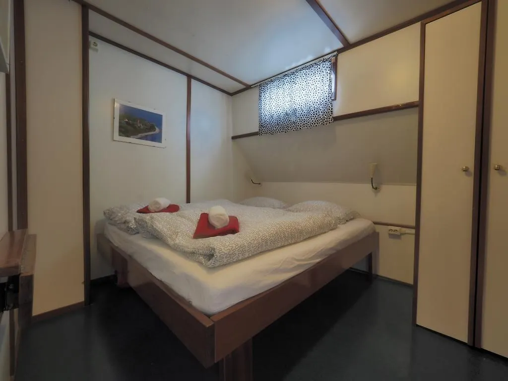 Hotelboot Sarah Отель
