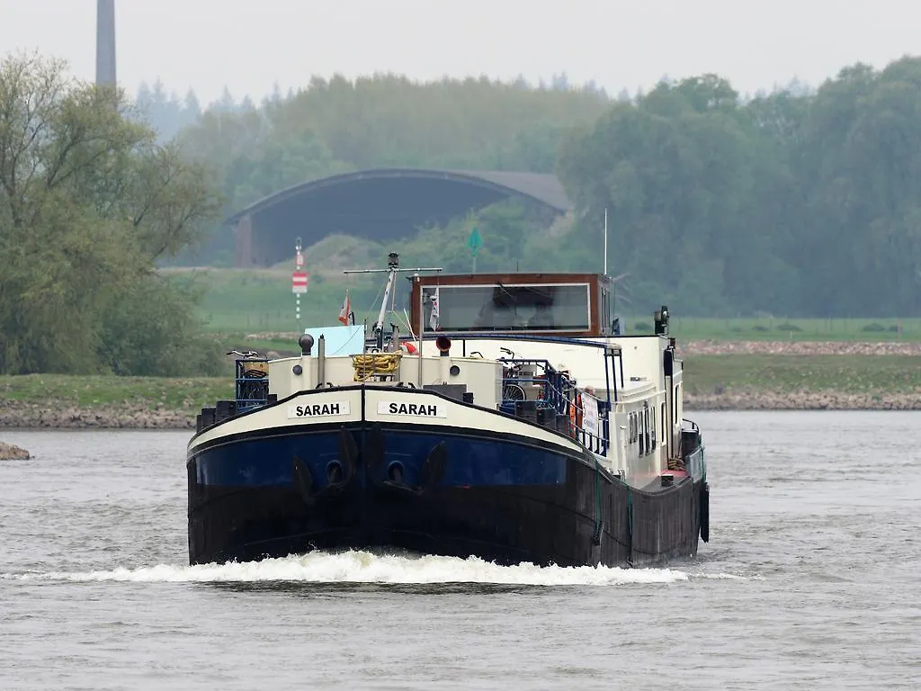 Hotelboot Sarah Отель